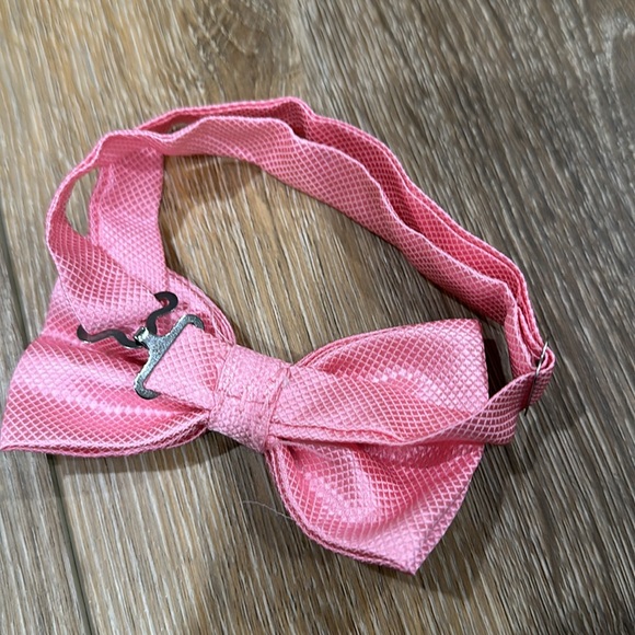 Pink Dog Bow Tie - Picture 2 of 2